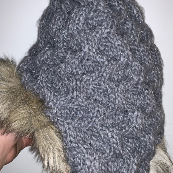 American Eagle fuzzy faux fur grey hat - Picture 3 of 3